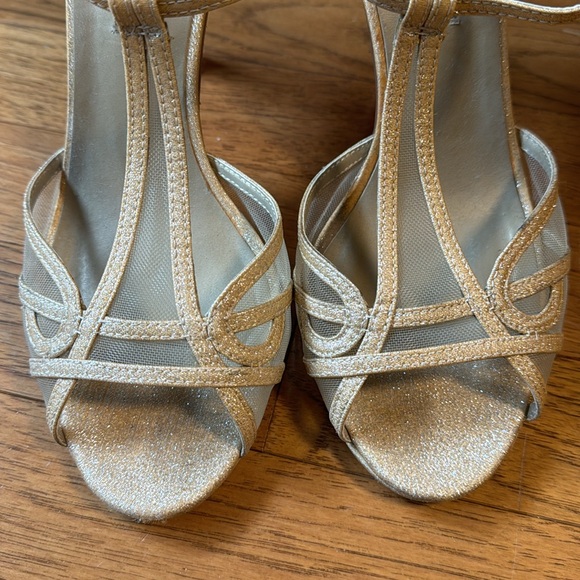 Gold Caparros Heels size 9.5 - Picture 2 of 4